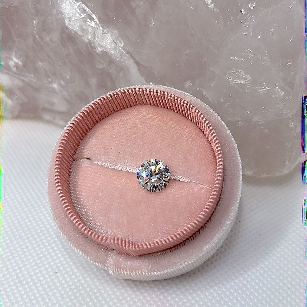 2Ct loose lab grown Diamond cut brilliant stone